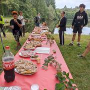 Ravitaillement très copieux au bord de l'étang