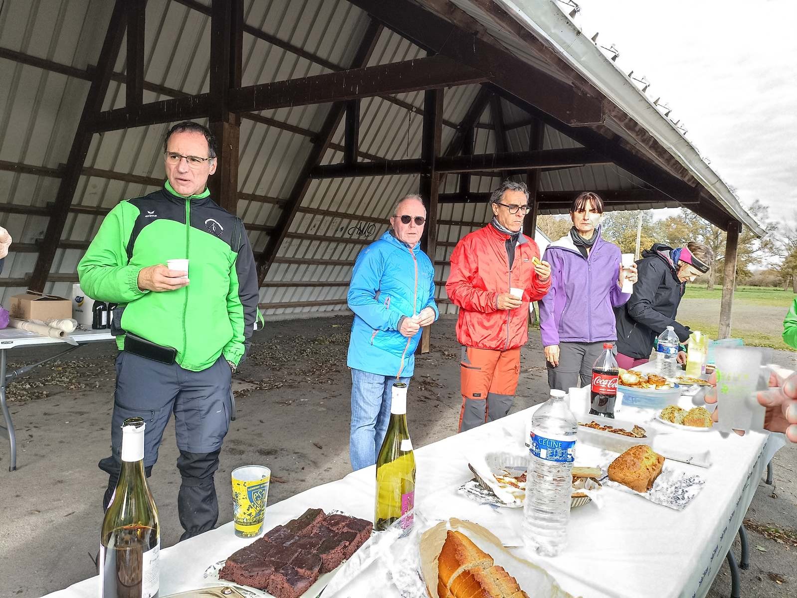 Rando Beaujolais Désertines - Buffet bien garni