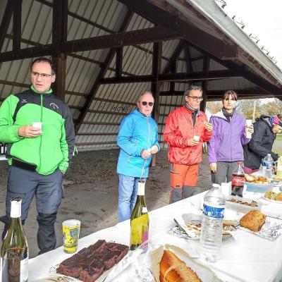 Rando Beaujolais Désertines - Buffet bien garni